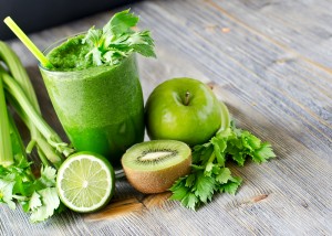 Green Kiwi Apple and Celery Smoothie