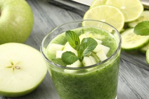 Apple Lime Spinach and Green Tea Smoothie