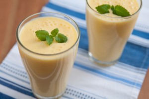 Creamy Mango Almond Protein Smoothie with Flaxseed