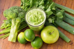 Green Veggie Apple and Lime Smoothie with Pistachios